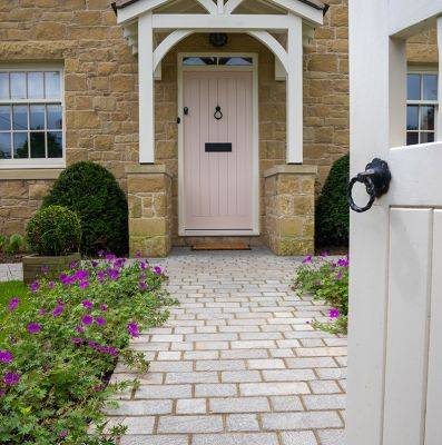 Rainham Hall Limestone Cobbles