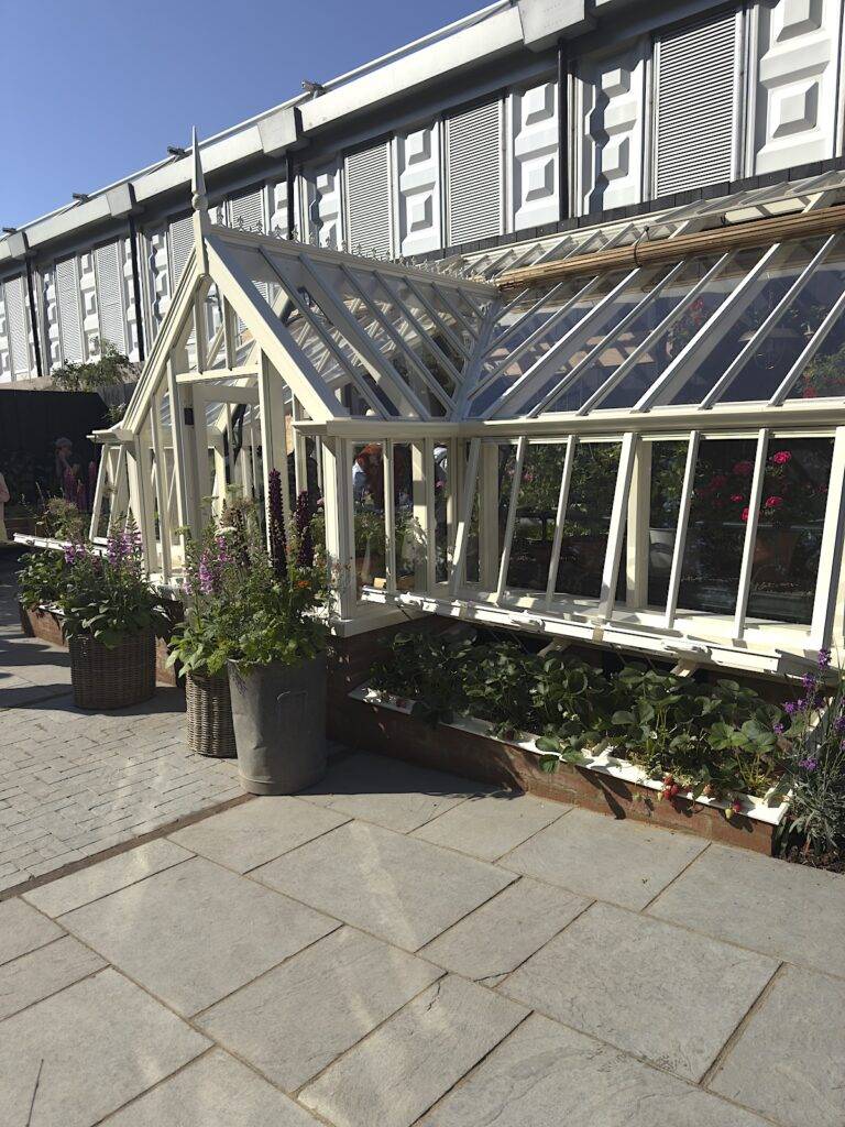 garden paving trends rainham hall limestone paving and cobbles