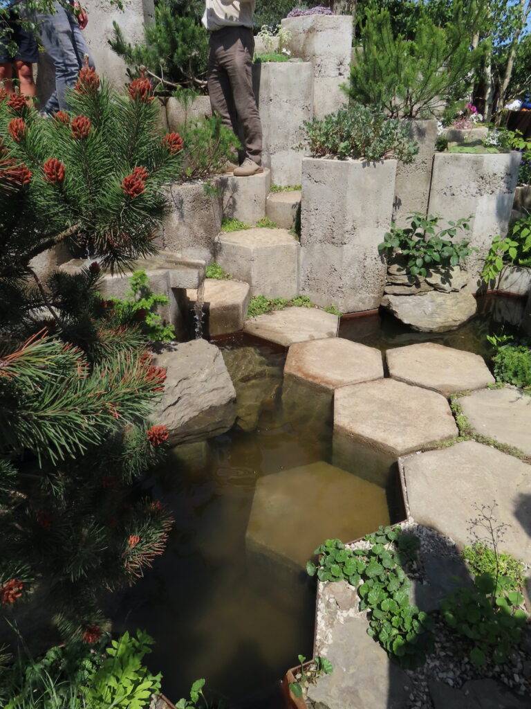 garden paving trends hexagon tiles