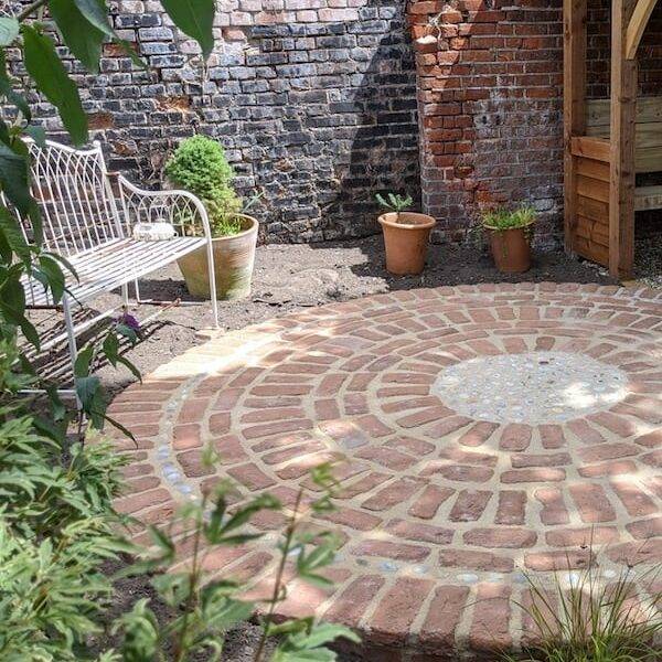 Jacobean-Bricks-In-A-Circle-Westminster